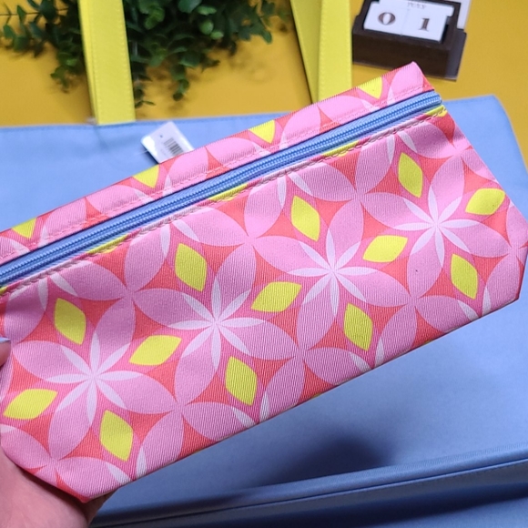 NWT CLINIQUE REVERSIBLE BLUE BAG AND POUCH SET - Picture 4 of 7